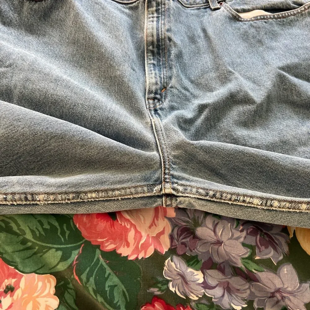 Ladies Y2K Levi’s 550 relax fit tapered leg mom jeans Size 22L